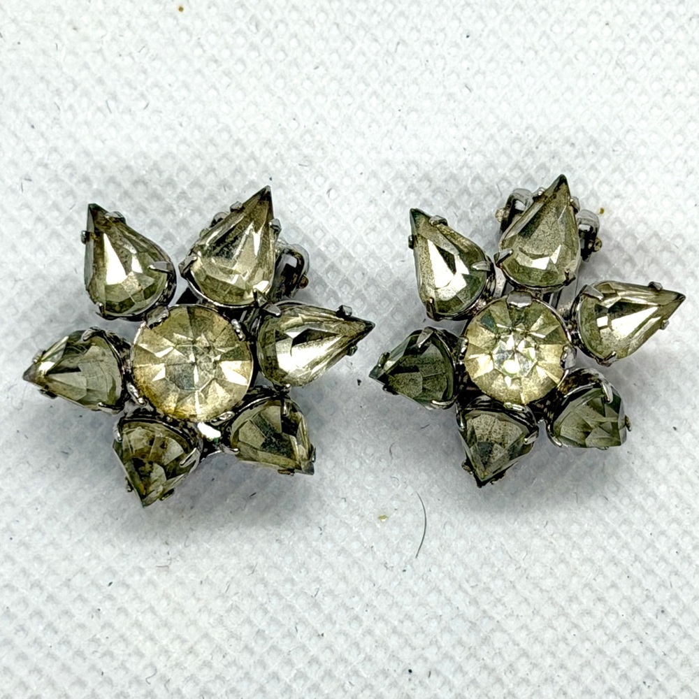 VINTAGE FLORAL CLUSTERS SILVER TONE SPARKLY RHINESTONE CLIP ON‎ EARRINGS